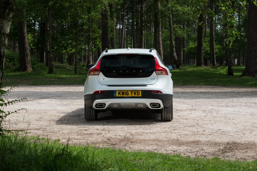  Volvo V40 D4 Cross Country 2016 года  (UK) (фото 12 из 30)